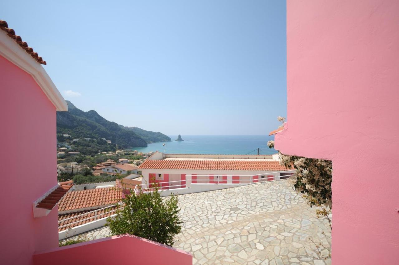 Pink Palace Beach Resort 아기오스고르디오스 외부 사진