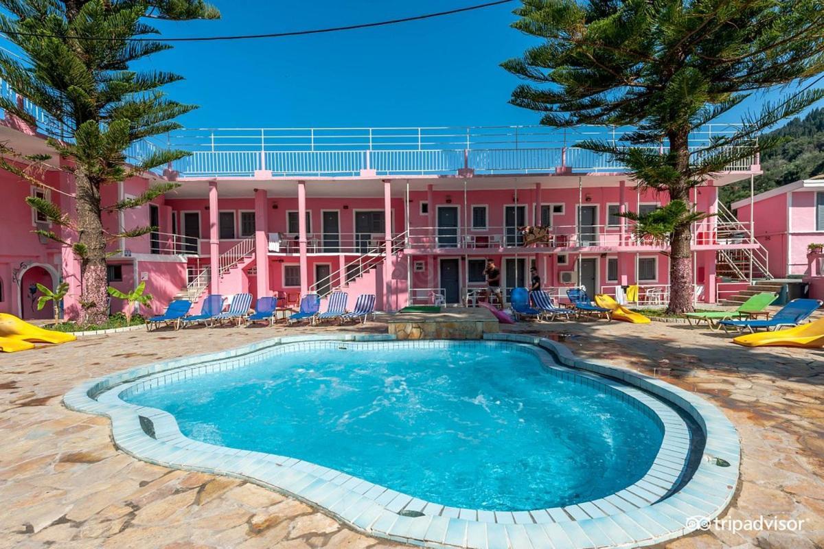 Pink Palace Beach Resort 아기오스고르디오스 외부 사진