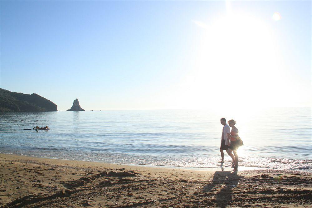 Pink Palace Beach Resort 아기오스고르디오스 외부 사진