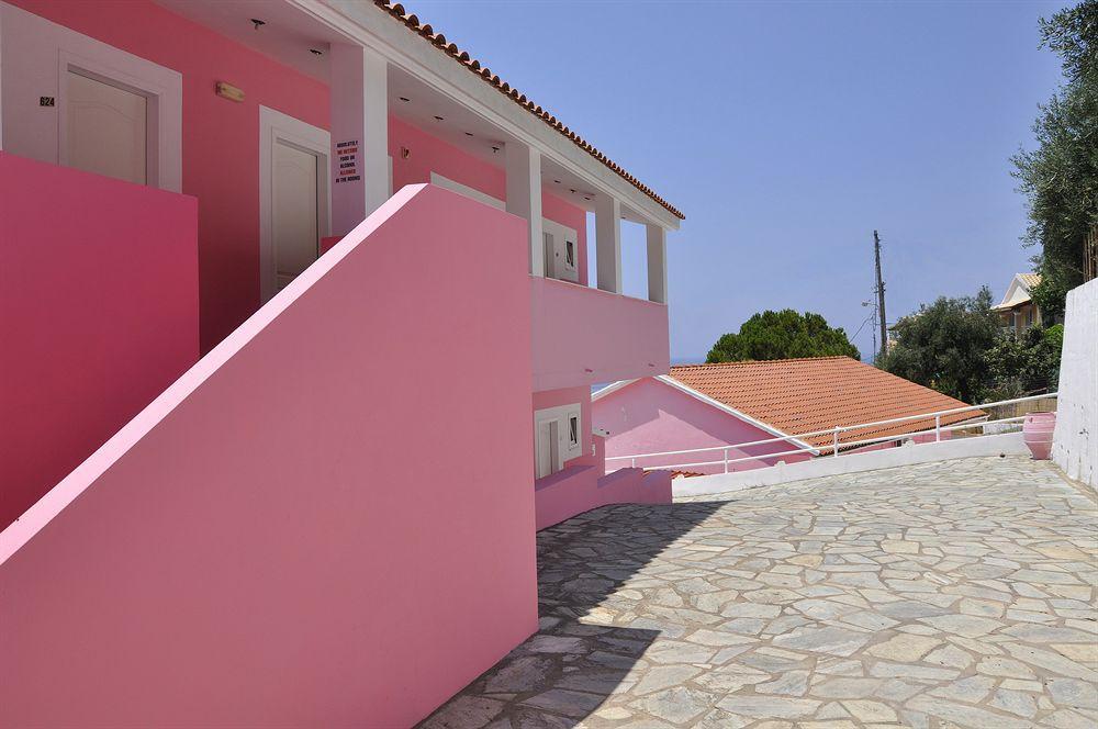 Pink Palace Beach Resort 아기오스고르디오스 외부 사진