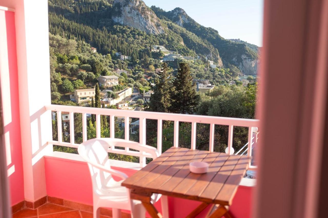 Pink Palace Beach Resort 아기오스고르디오스 외부 사진
