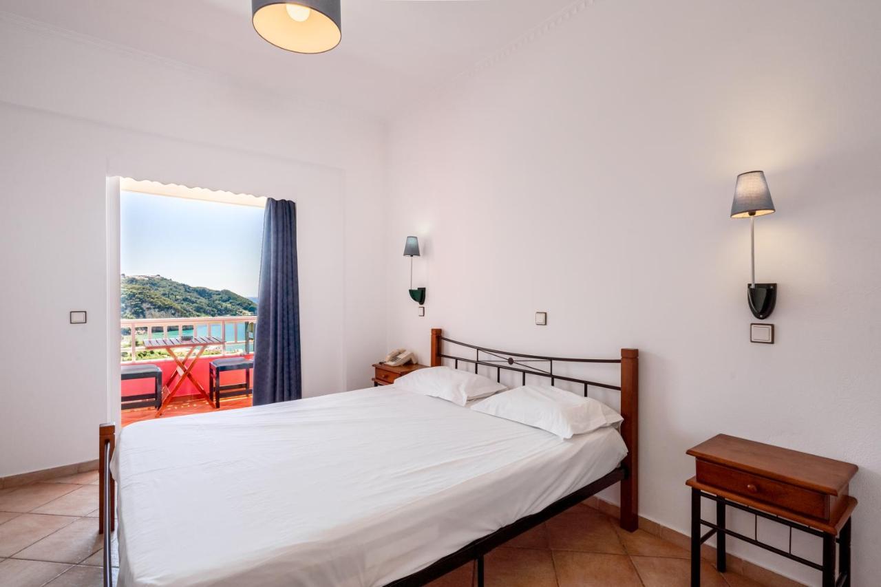 Pink Palace Beach Resort 아기오스고르디오스 외부 사진
