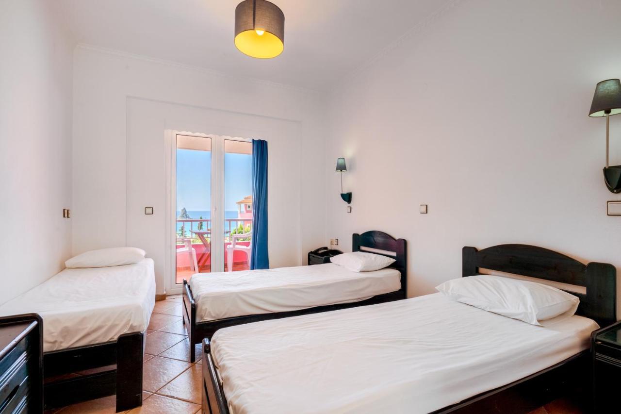 Pink Palace Beach Resort 아기오스고르디오스 외부 사진