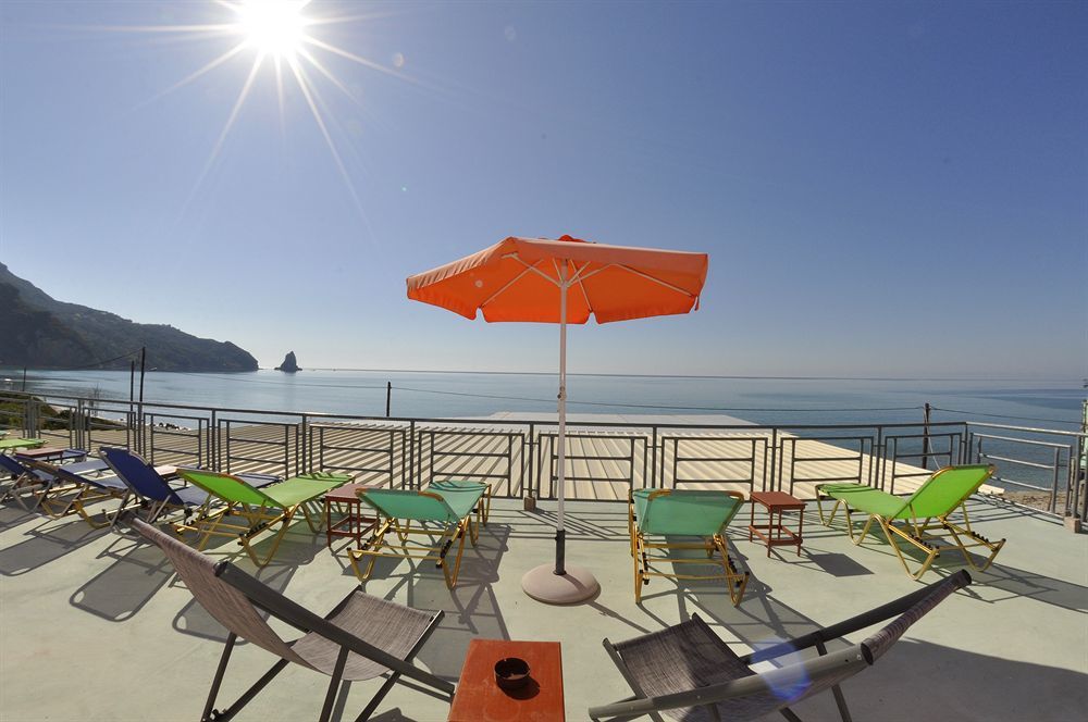 Pink Palace Beach Resort 아기오스고르디오스 외부 사진