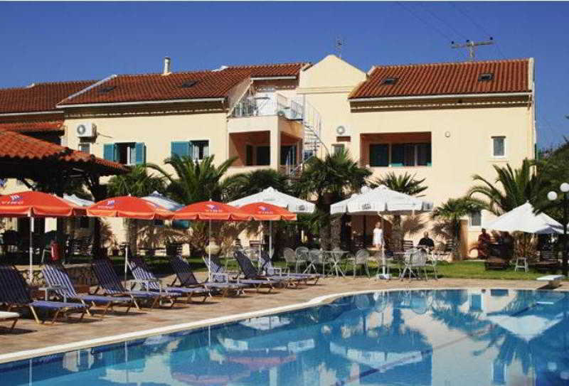Pink Palace Beach Resort 아기오스고르디오스 외부 사진