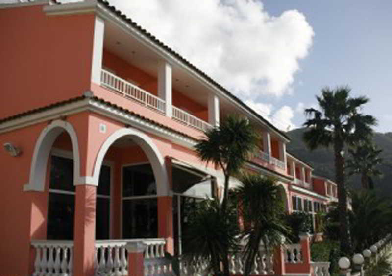 Pink Palace Beach Resort 아기오스고르디오스 외부 사진