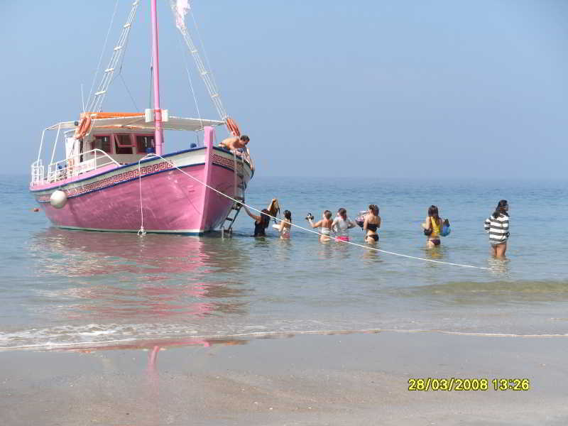 Pink Palace Beach Resort 아기오스고르디오스 외부 사진