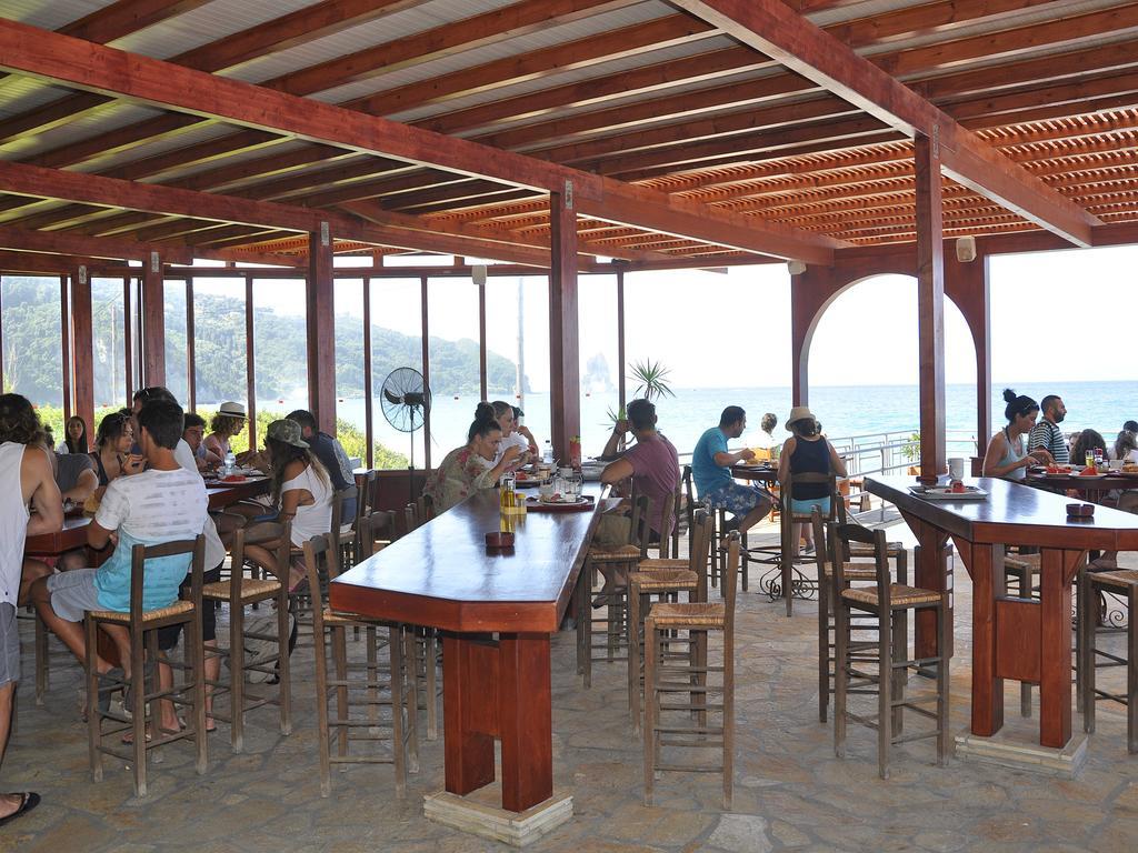 Pink Palace Beach Resort 아기오스고르디오스 외부 사진